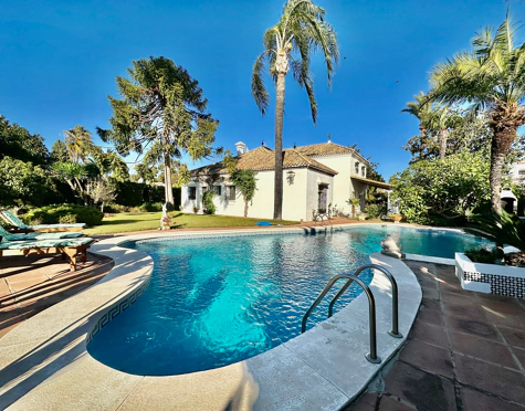 Villa for sale in Cortijo Blanco, San Pedro de Alcantara