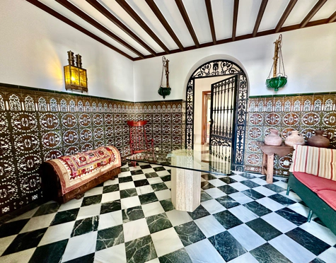 Villa for sale in Cortijo Blanco, San Pedro de Alcantara