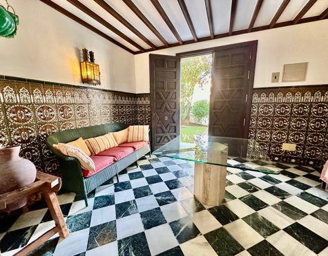 Villa for sale in Cortijo Blanco, San Pedro de Alcantara