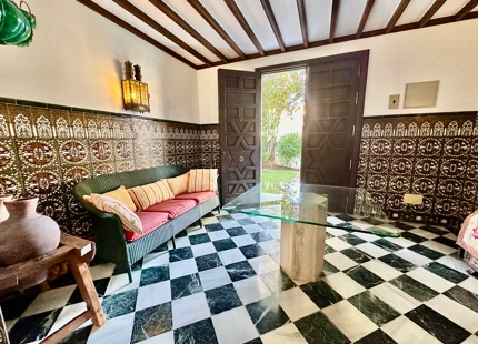 FAMILIA ANDALUZA VILLA DE ESTILO EN VENTA EN CORTIJO BLANCO, MARBELLA