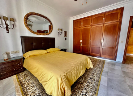 FAMILIA ANDALUZA VILLA DE ESTILO EN VENTA EN CORTIJO BLANCO, MARBELLA