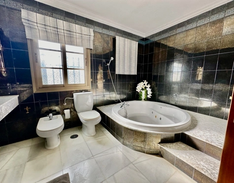 Villa for sale in Cortijo Blanco, San Pedro de Alcantara