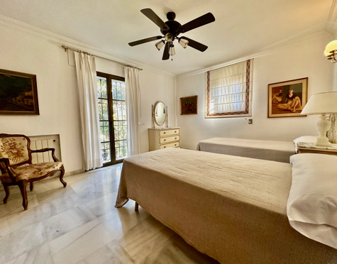 Villa for sale in Cortijo Blanco, San Pedro de Alcantara