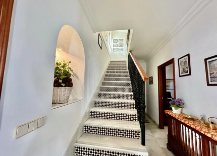 FAMILIA ANDALUZA VILLA DE ESTILO EN VENTA EN CORTIJO BLANCO, MARBELLA