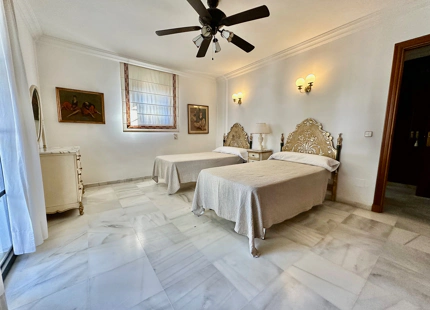 FAMILIA ANDALUZA VILLA DE ESTILO EN VENTA EN CORTIJO BLANCO, MARBELLA