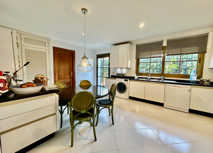FAMILIA ANDALUZA VILLA DE ESTILO EN VENTA EN CORTIJO BLANCO, MARBELLA