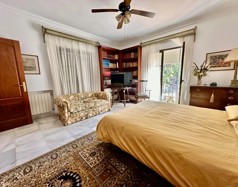 Villa for sale in Cortijo Blanco, San Pedro de Alcantara