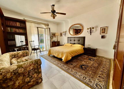 FAMILIA ANDALUZA VILLA DE ESTILO EN VENTA EN CORTIJO BLANCO, MARBELLA