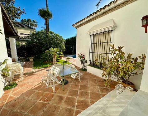 Villa for sale in Cortijo Blanco, San Pedro de Alcantara