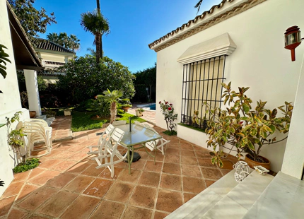 FAMILIA ANDALUZA VILLA DE ESTILO EN VENTA EN CORTIJO BLANCO, MARBELLA