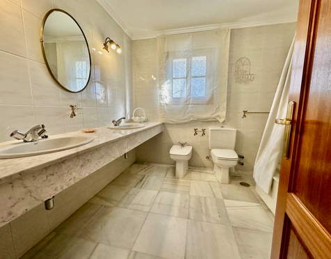 Villa for sale in Cortijo Blanco, San Pedro de Alcantara