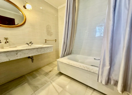 FAMILIA ANDALUZA VILLA DE ESTILO EN VENTA EN CORTIJO BLANCO, MARBELLA