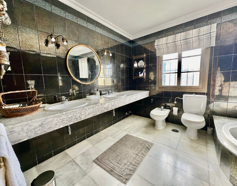 Villa for sale in Cortijo Blanco, San Pedro de Alcantara