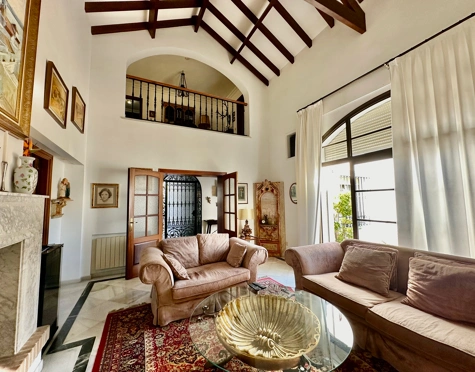 Villa for sale in Cortijo Blanco, San Pedro de Alcantara