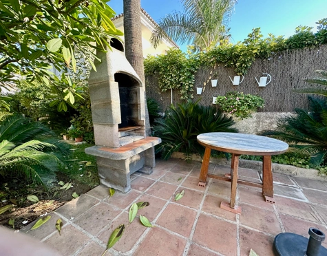 Villa for sale in Cortijo Blanco, San Pedro de Alcantara
