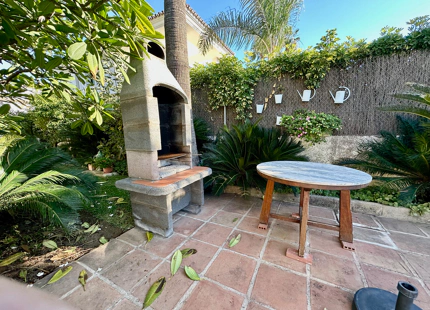 FAMILIA ANDALUZA VILLA DE ESTILO EN VENTA EN CORTIJO BLANCO, MARBELLA