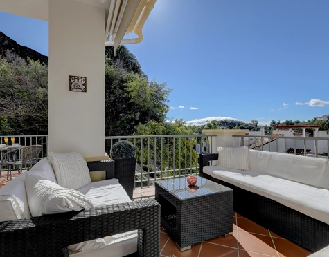Apartamento en venta en Los Arqueros, Benahavis