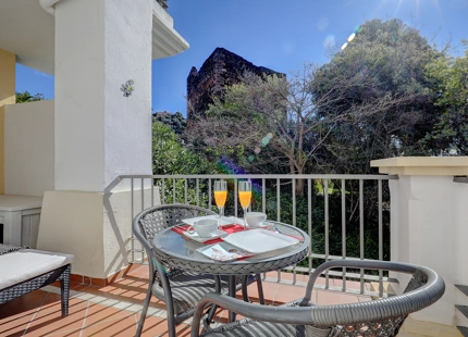 COZY APARTMENT WITH GOLF VIEWS FOR SALE IN BENAHAVIS