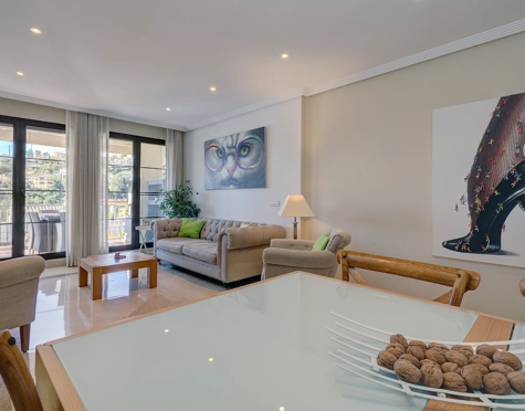 Apartamento en venta en Los Arqueros, Benahavis