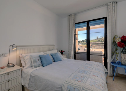 COZY APARTMENT WITH GOLF VIEWS FOR SALE IN BENAHAVIS