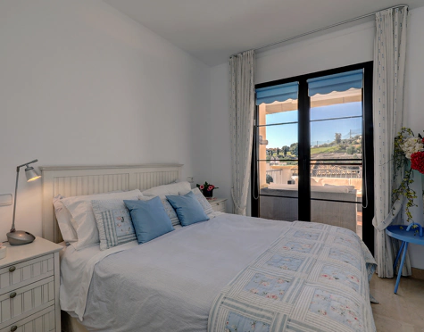 Apartamento en venta en Los Arqueros, Benahavis