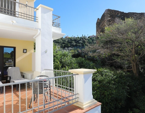 Apartamento en venta en Los Arqueros, Benahavis