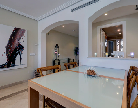 Apartamento en venta en Los Arqueros, Benahavis
