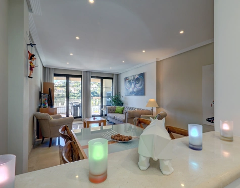 Apartamento en venta en Los Arqueros, Benahavis