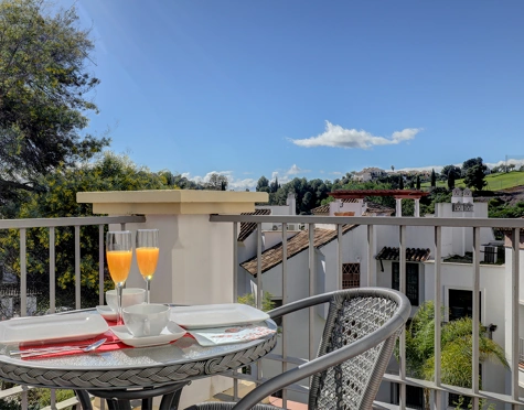 Apartamento en venta en Los Arqueros, Benahavis