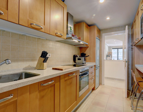 Apartamento en venta en Los Arqueros, Benahavis