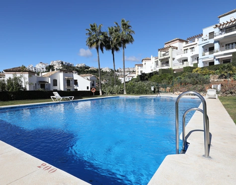 Apartamento en venta en Los Arqueros, Benahavis