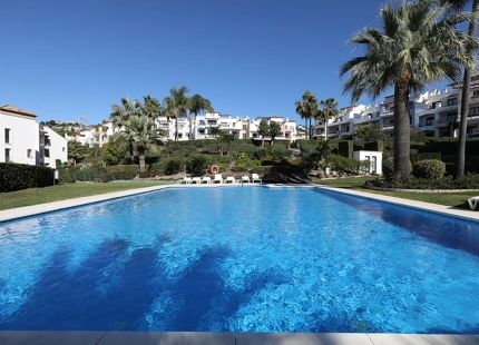 COZY APARTMENT WITH GOLF VIEWS FOR SALE IN BENAHAVIS