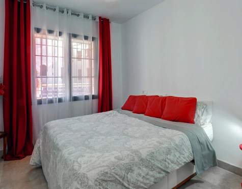 Apartamento en venta en Los Arqueros, Benahavis