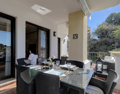 Apartamento en venta en Los Arqueros, Benahavis