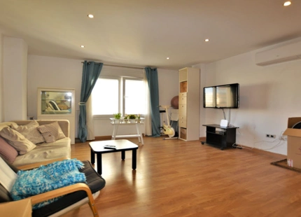 AMPLIO APARTAMENTO EN ESQUINA EN VENTA EN EL CORAZÓN DE MARBELLA