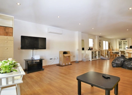 AMPLIO APARTAMENTO EN ESQUINA EN VENTA EN EL CORAZÓN DE MARBELLA