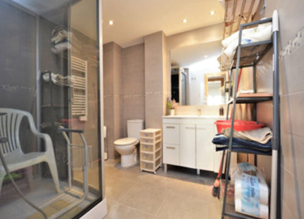 AMPLIO APARTAMENTO EN ESQUINA EN VENTA EN EL CORAZÓN DE MARBELLA
