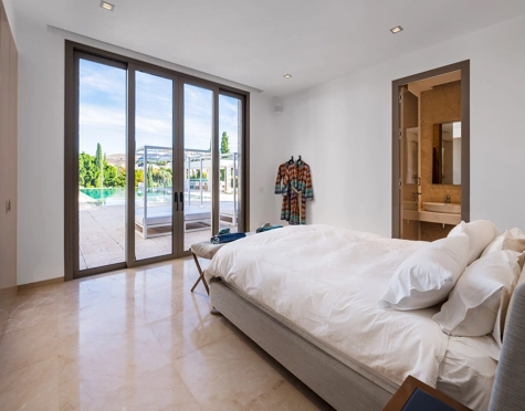 Villa for sale in Los Flamingos, Benahavis