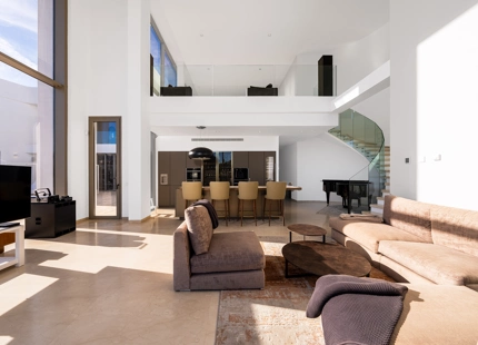 CONTEMPORARY VILLA WITHIN GOLF RESORT FOR SALE IN BENAHAVÍS