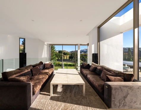 Villa for sale in Los Flamingos, Benahavis