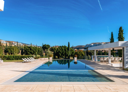 CONTEMPORARY VILLA WITHIN GOLF RESORT FOR SALE IN BENAHAVÍS