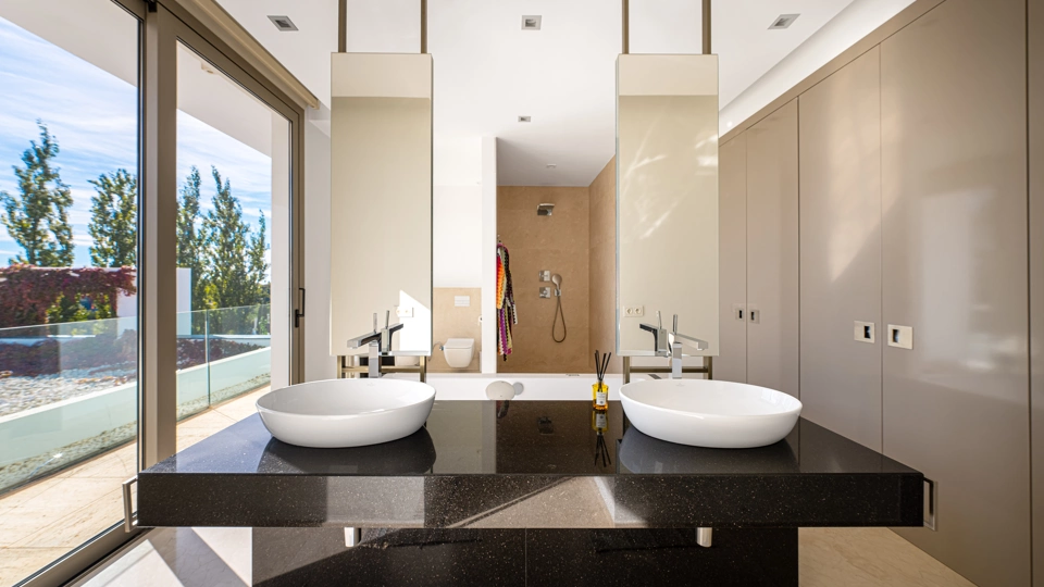 Villa for sale in Los Flamingos, Benahavis