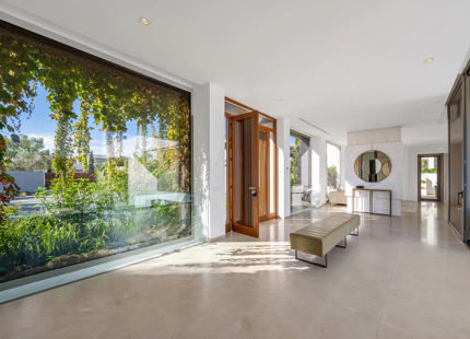 CONTEMPORARY VILLA WITHIN GOLF RESORT FOR SALE IN BENAHAVÍS