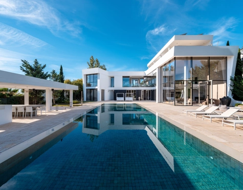 VILLA CONTEMPORÁNEA DENTRO DE UN RESORT DE GOLF EN VENTA EN BENAHAVÍS