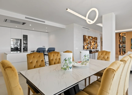 EXPANSIVE FAMILY APARTMENT FOR SALE IN NUEVA ANDALUCIA, MARBELLA