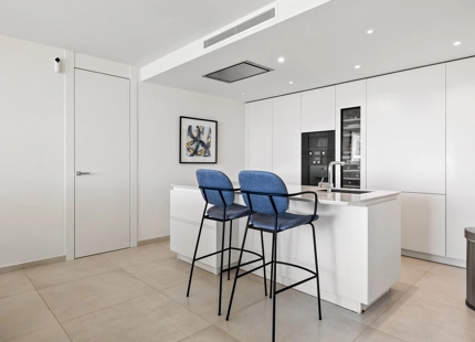 EXPANSIVE FAMILY APARTMENT FOR SALE IN NUEVA ANDALUCIA, MARBELLA