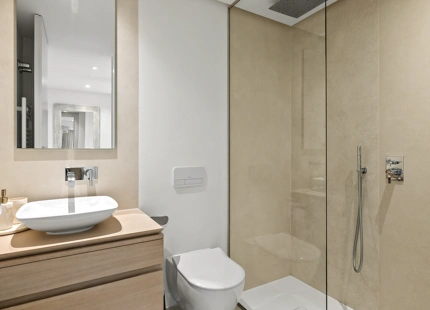 EXPANSIVE FAMILY APARTMENT FOR SALE IN NUEVA ANDALUCIA, MARBELLA