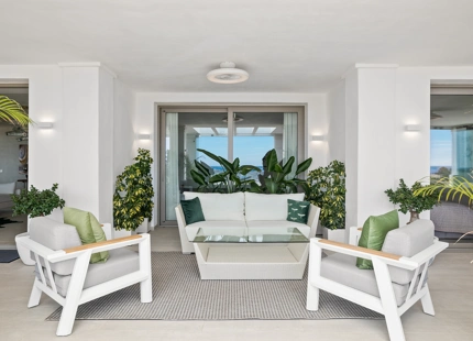 EXPANSIVE FAMILY APARTMENT FOR SALE IN NUEVA ANDALUCIA, MARBELLA