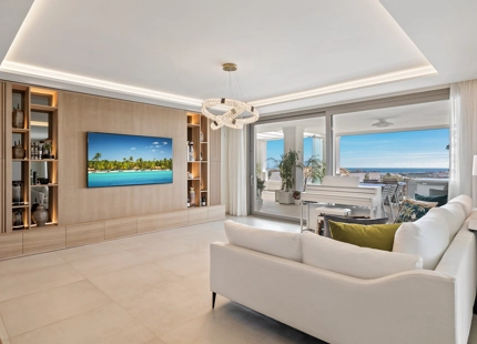 EXPANSIVE FAMILY APARTMENT FOR SALE IN NUEVA ANDALUCIA, MARBELLA