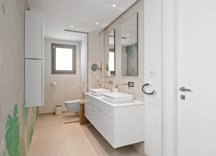 EXPANSIVE FAMILY APARTMENT FOR SALE IN NUEVA ANDALUCIA, MARBELLA